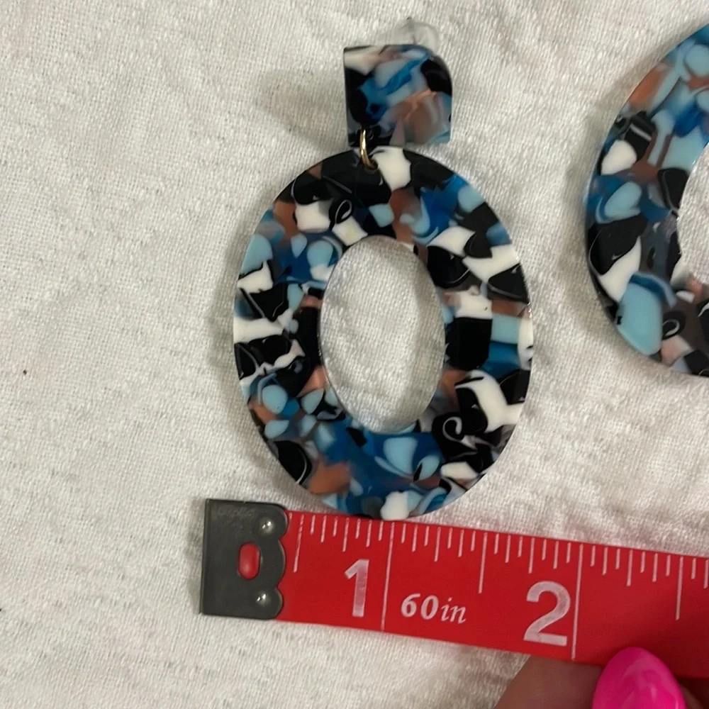 Confetti Patterned Acrylic Oval Drop Earrings 🎊 blue black & white so fun - Picture 5 of 6